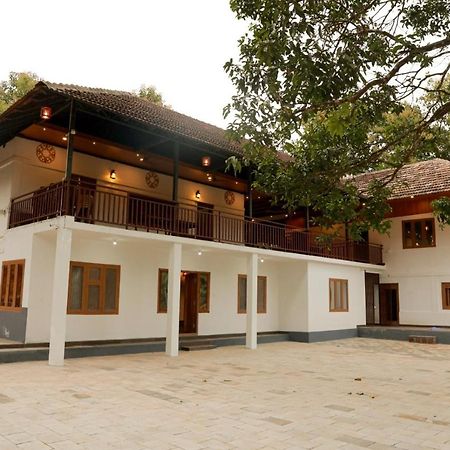 Best Heritage Home Iritti Bagian luar foto