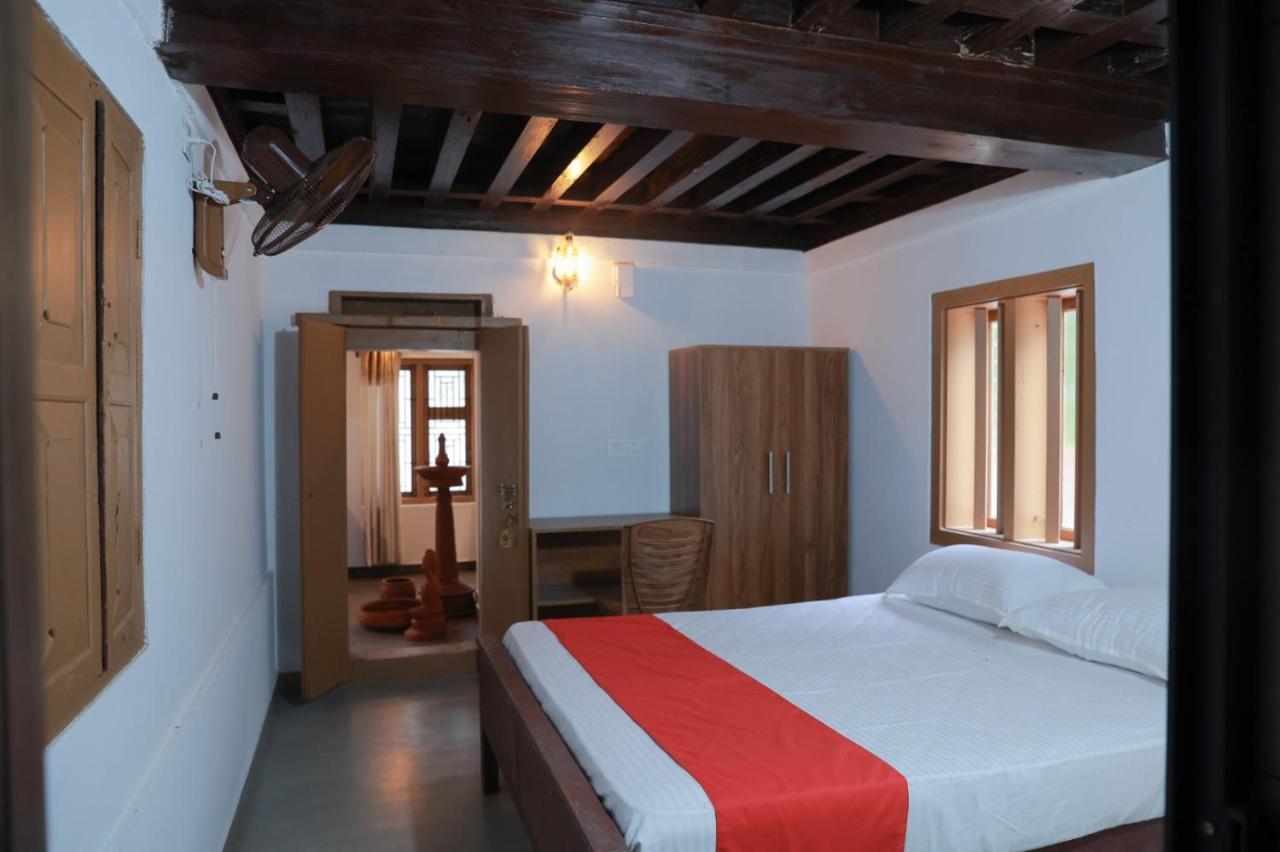 Best Heritage Home Iritti Bagian luar foto